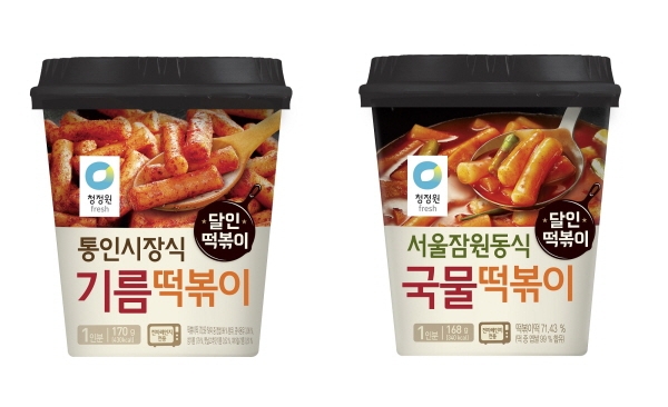 대상㈜ 청정원이 유명 떡볶이 맛집의 맛을 그대로 구현한 ‘달인 컵 떡볶이’ 2종을 출시했다. 사진=대상㈜ 제공