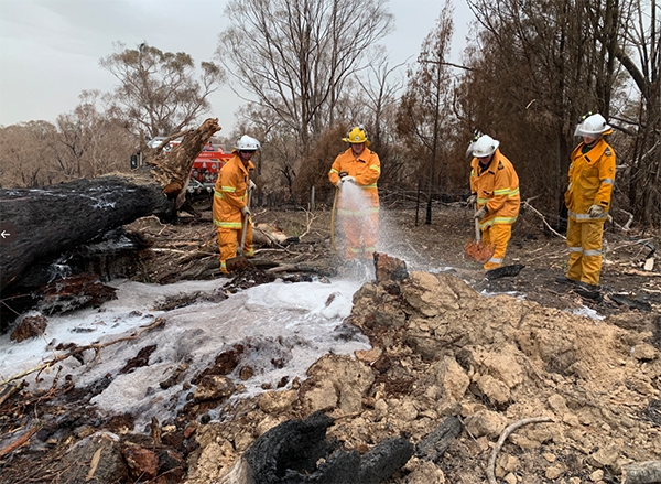 지난해 9월 초부터 뉴사우스웨일스주 북부지역에서 시작한 초대형 산불이 호주 전역에 피해를 입혔다. 사진=호주 퀸즈랜드 소방본부 트위터