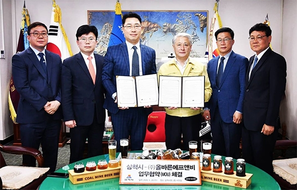 ㈜올바른에프앤비는 지난 20일 강원도 삼척시 농업기술센터와 지역농산물 소비 촉진과 외식산업 발전을 위한 업무협약을 체결했다.