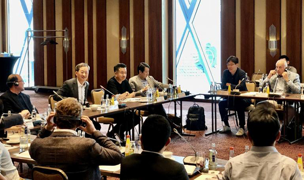 독일 프랑크푸르트에서 열린 CJ제일제당 유럽 중장기 성장 전략 회의에서 최은석 대표이사(왼쪽 두번째)를 비롯한 주요 임원진들이 의견을 나누고 있다. 사진=CJ제일제당 제공