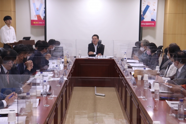 국민의힘 정운천 의원과 한국외식산업협회는 공동으로 지난 16일 국회의원회관에서 ‘소상공인과 외식이용자 지원을 위한 상생발전 세미나’를 개최했다. 사진=한국외식산업협회 제공