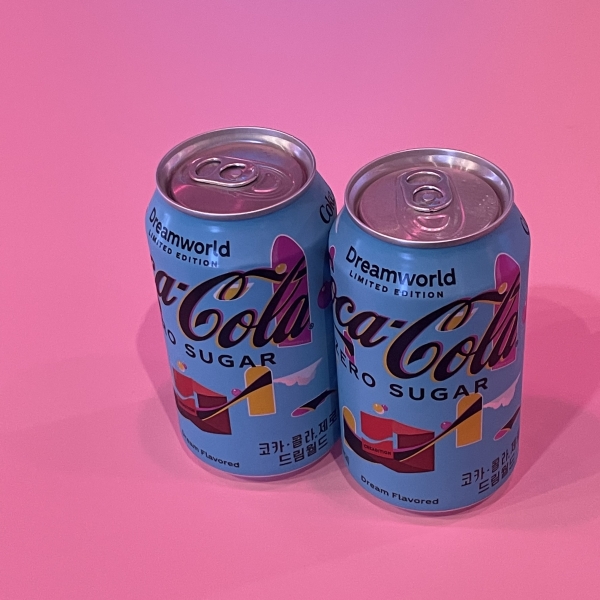 ‘코카-콜라 제로 드림월드’는 국내에서 선보이는 세 번째 프로젝트로 <br>​​​​​​​꿈나라맛 ‘코카-콜라 제로 드림월드’는 355㎖ 1종 한정판이다.