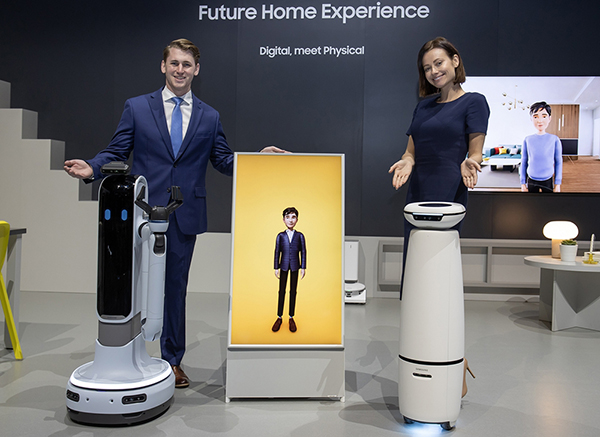 삼성전자는 2022년 1월 5일부터 7일까지 미국 라스베이거스 컨벤션 센터에서 열린 CES 2022에서 인터랙션 로봇인 ‘삼성 봇 아이’와 가사 보조 로봇인 ‘삼성 봇 핸디’를 선보였다.