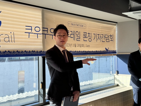 김동현 쿠우쿠우 대표가 론칭 간담회에서 브랜드 소개와 향후 전략을 발표하고 있다. 사진=이동은 기자 lde@