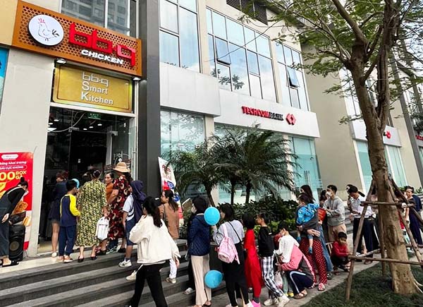 BBQ치킨이 동남아에서는 처음으로 베트남에 배달·포장 전문 BSK(BBQ Smart Kitchen) 매장을 오픈했다. 사진=제너시스BBQ 그룹 제공